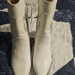 Cowgirl white boots